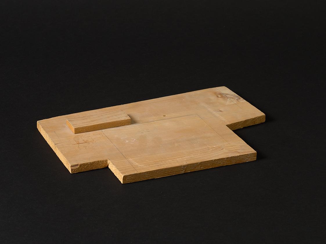 Fritz Wotruba, Holzplatte mit Positionslinien für Kirchen- oder Theatermodelle Fritz Wotrubas, …