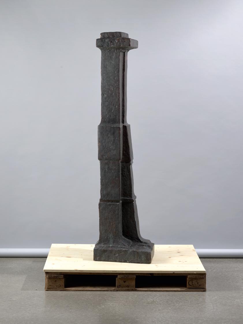 Fritz Wotruba, Große stehende Figur (Junger König), 1961/1962, Bronze, 176,5 × 33,5 × 45 cm, 12…