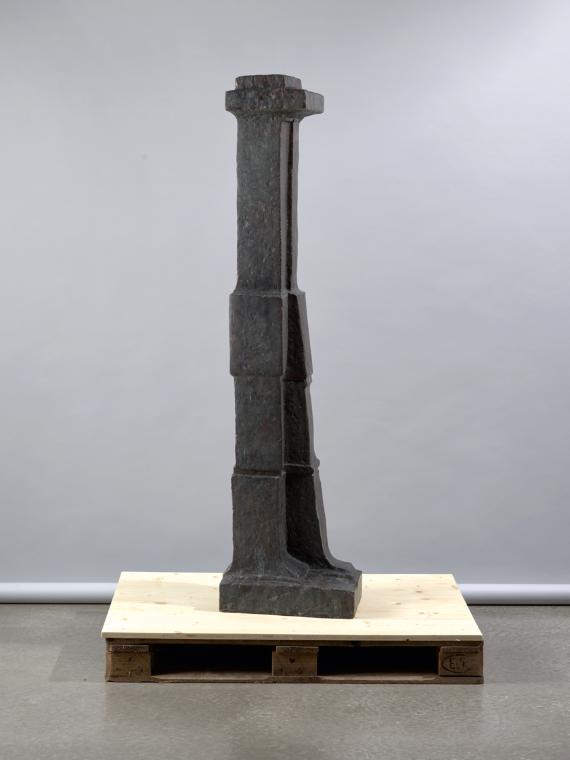 Fritz Wotruba, Große stehende Figur (Junger König), 1961/1962, Bronze, 176,5 × 33,5 × 45 cm, 12…