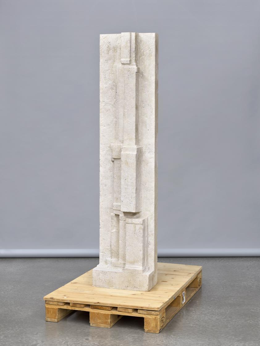 Fritz Wotruba, Relief-Figur II., 1965, Mannersdorfer Kalkstein, 178 × 41 × 21 cm, 200 kg, Belve…