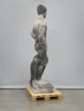 Fritz Wotruba, Grosse dunkle Figur, 1933, Hartsandstein, schwarz bemalt, 243 × 82,5 × 55,5 cm,  ...