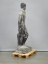 Fritz Wotruba, Grosse dunkle Figur, 1933, Hartsandstein, schwarz bemalt, 243 × 82,5 × 55,5 cm, …