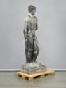 Fritz Wotruba, Grosse dunkle Figur, 1933, Hartsandstein, schwarz bemalt, 243 × 82,5 × 55,5 cm, …