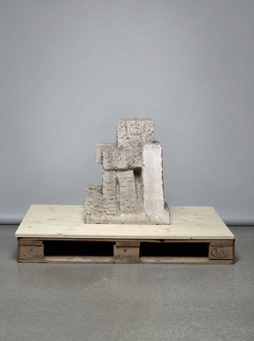 Fritz Wotruba, Kauernde Figur, unvollendet, 1952, Muschelkalkstein, 62 × 29 × 51 cm, 115 kg, Be…