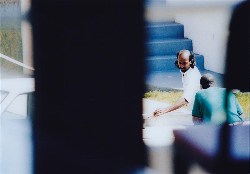G.R.A.M. Künstlergruppe, Paparazzi, 1997, C-Print, ungerahmt: 70 × 100 × 0,5 cm, Belvedere, Wie…
