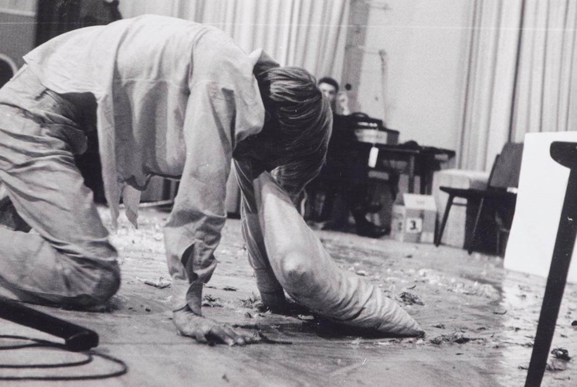 Günter Brus, Direct Art Festival, 9. November 1967 im Festsaal des Gewerkschaftshauses Treitlst…
