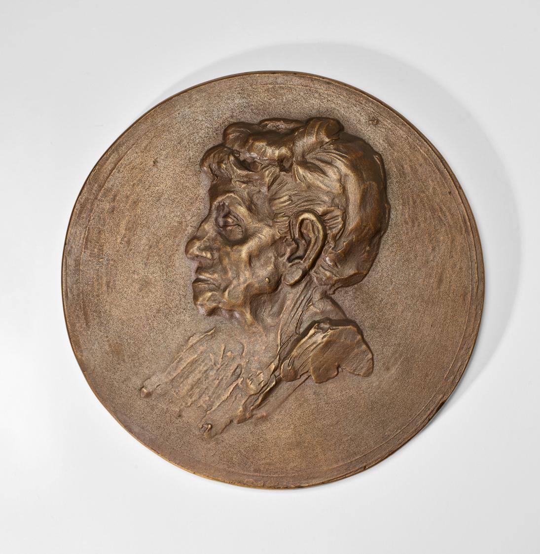 Wilhelm Hejda, Profilbildnis einer älteren Dame, um 1930, Bronzeplakette, 28,5 × 1,5 cm, Belved…