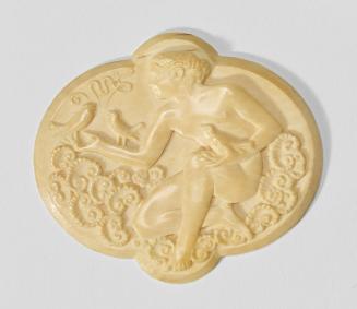 Wilhelm Hejda, Hockender weiblicher Akt mit Vögeln, 1910, Elfenbein, 5,5 × 6,2 × 0,5 cm, Belved…
