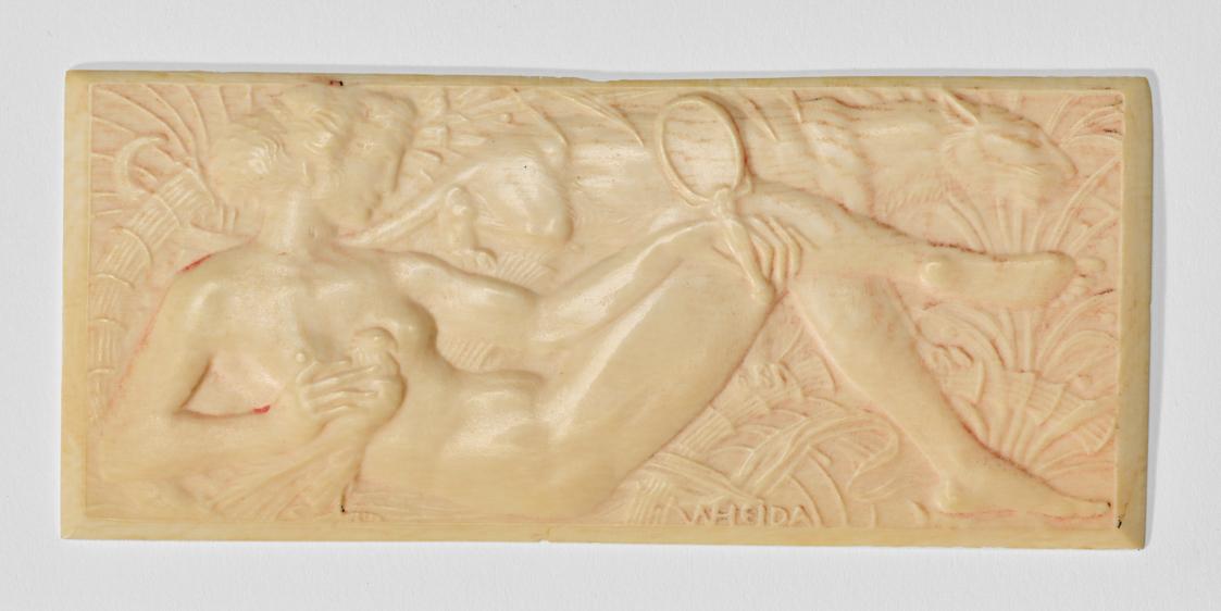 Wilhelm Hejda, Liegender weiblicher Akt mit Panther. Der Sehsinn, 1922, Elfenbein, 4,4 × 10 × 0…