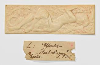 Wilhelm Hejda, Liegender weiblicher Akt mit Hund. Der Geruchssinn, 1922, Elfenbein, 4,4 × 13 × …