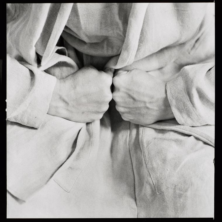 Margot Pilz, O. T. (Hände), 1978/2019, Pigment Print auf Fine Art Baryta, 50 × 50 cm, Belvedere…