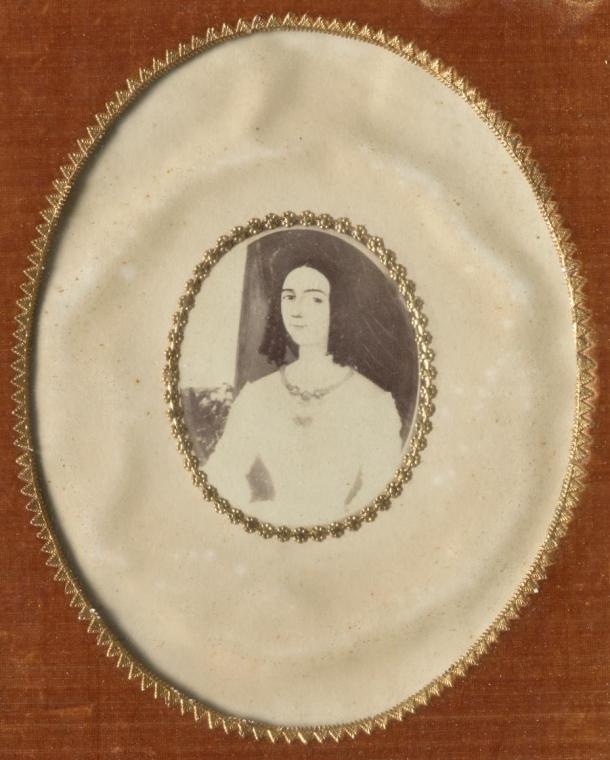 Unbekannter Künstler, Damenporträt, undatiert, Zeichnung auf Papier, oval: 6 × 5 cm, Belvedere,…