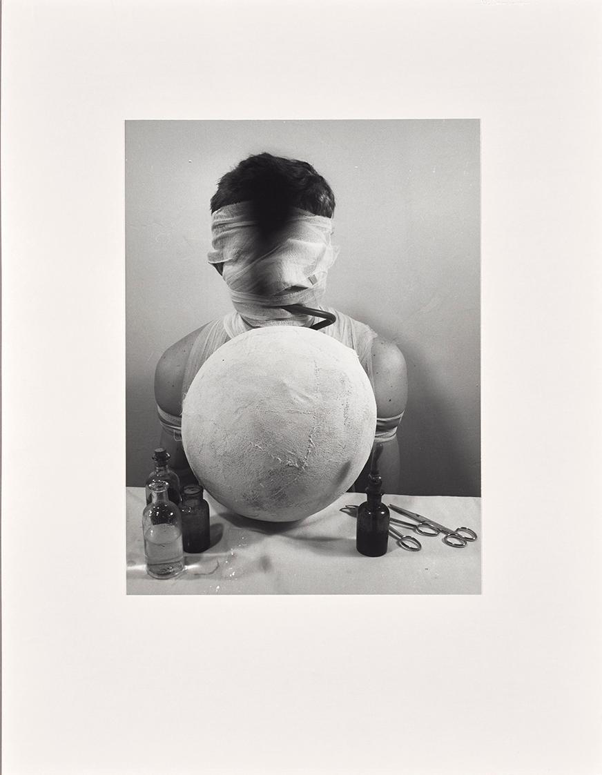 Rudolf Schwarzkogler, 2. Aktion, 1965, Fotografie, 39,5 × 29,5 cm, Belvedere, Wien, Inv.-Nr. 88 ...