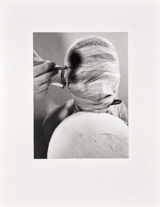 Rudolf Schwarzkogler, 2. Aktion, 1965, Fotografie, 39,1 × 29,5 cm, Belvedere, Wien, Inv.-Nr. 88…