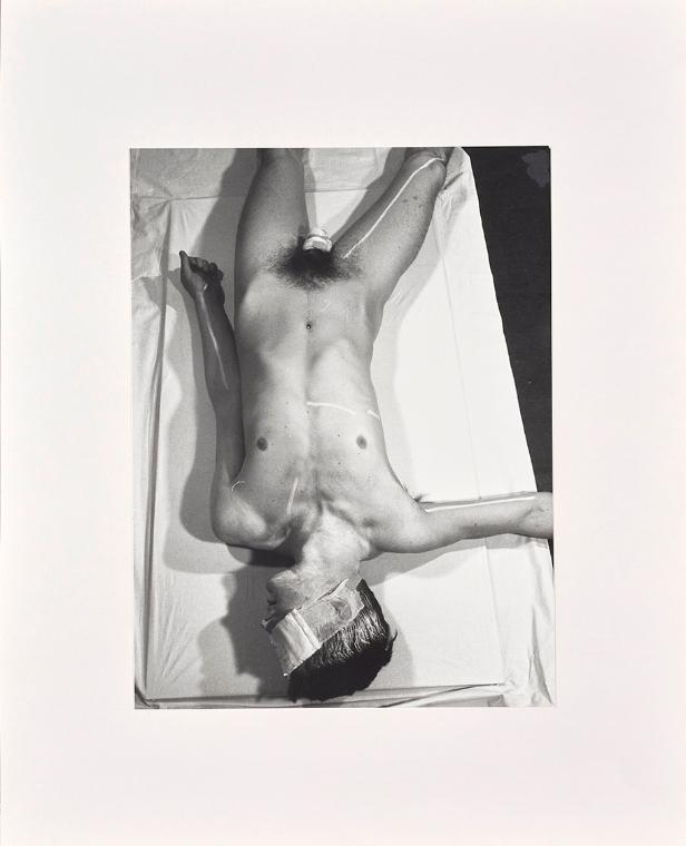 Rudolf Schwarzkogler, 3. Aktion, 1965, Fotografie, 40,4 × 30,2 cm, Belvedere, Wien, Inv.-Nr. 88…