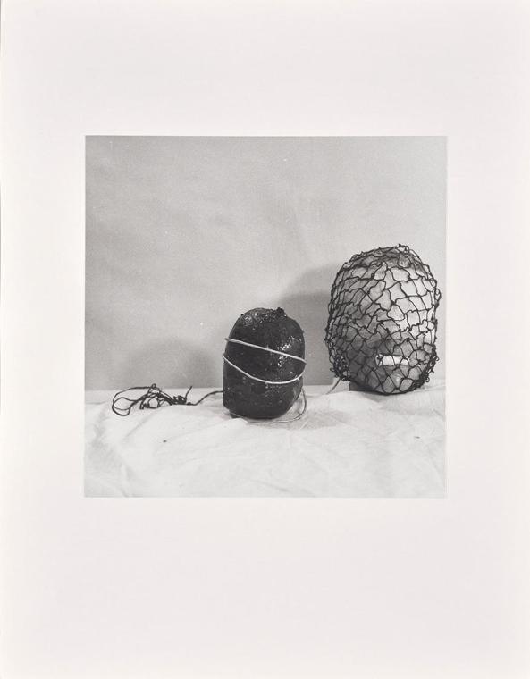 Rudolf Schwarzkogler, 4. Aktion, 1965, Fotografie, 33,9 × 33,9 cm, Belvedere, Wien, Inv.-Nr. 88…