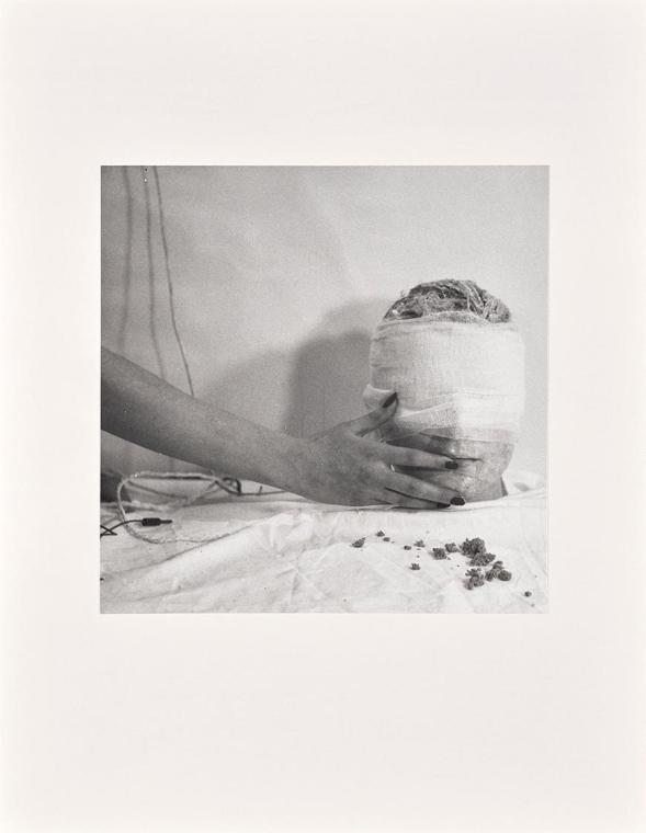 Rudolf Schwarzkogler, 4. Aktion, 1965, Fotografie, 40 × 30,5 cm, Belvedere, Wien, Inv.-Nr. 8877…