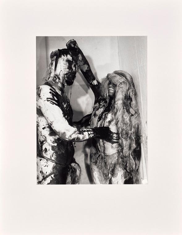 Rudolf Schwarzkogler, 5. Aktion, 1965, Fotografie, 40,3 × 30,2 cm, Belvedere, Wien, Inv.-Nr. 88…