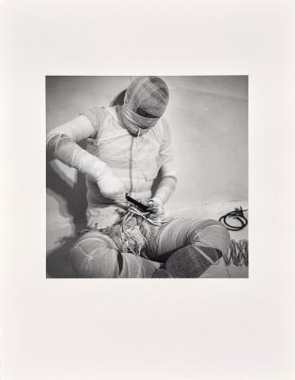 Rudolf Schwarzkogler, 6. Aktion, 1966, Fotografie, 34,1 × 34,1 cm, Belvedere, Wien, Inv.-Nr. 88…