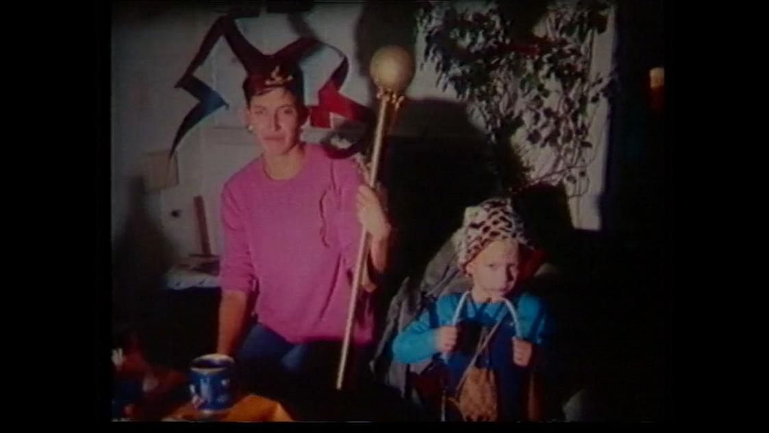 Ursula Pürrer, Ein Schlauchboot & Austern, 1985, Film, Leihgabe der Österreichischen Ludwig-Sti…