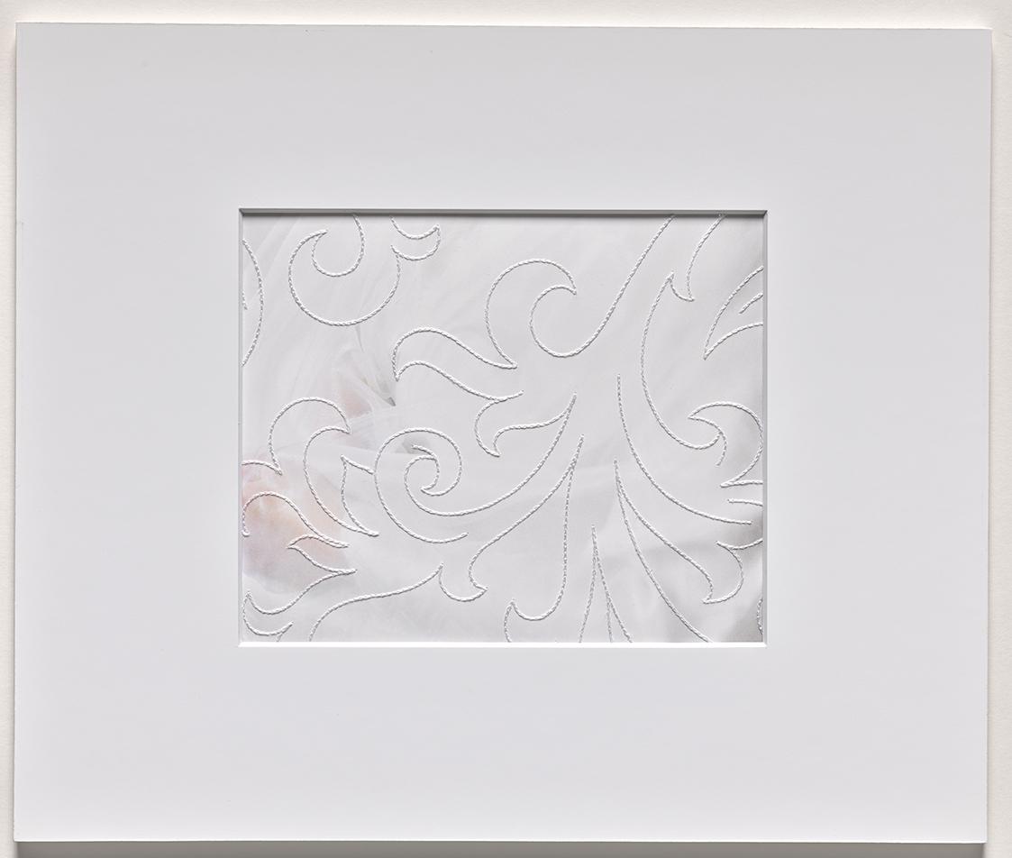 Maria Hahnenkamp, O. T. (aus der Serie "Sticken"), vor 1998, Pigmentprint auf Harman-Barytpapie…