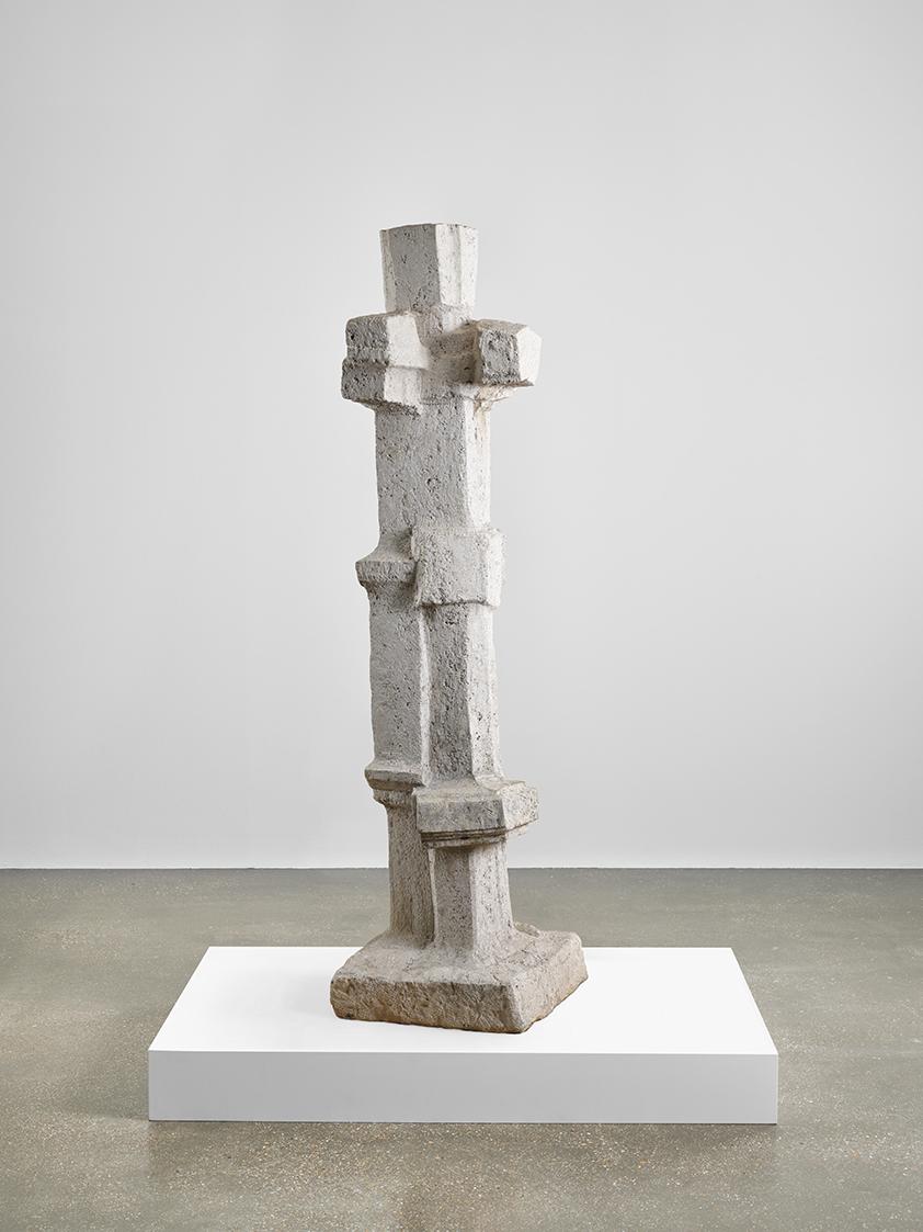 Fritz Wotruba, Große stehende Figur, 1958/1959, 1970, Mannersdorfer Kalkstein, 194,5 × 53 × 52,…