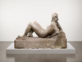 Fritz Wotruba, Grosse Liegende, 1931, Kalksandstein, 198 × 72 × 133 cm, 1100 kg, Belvedere, Wie…