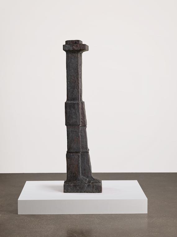 Fritz Wotruba, Große stehende Figur (Junger König), 1961/1962, Bronze, 176,5 × 33,5 × 45 cm, 12…