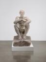 Fritz Wotruba, Großer Hockender, 1929–1931, Kalksandstein, 149,5 × 76,5 × 128 cm, 745 kg, Belve…