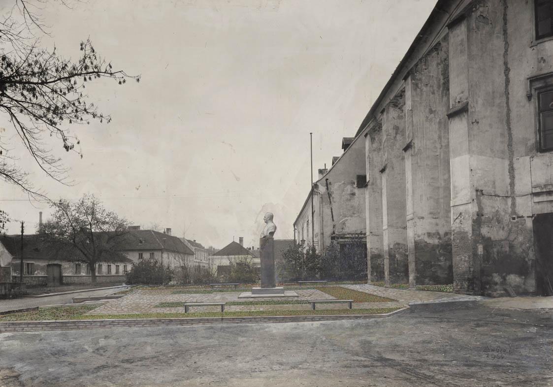 Denkmal für den Landeshauptmannstellvertreter August Kargl in Langenlois, Niederösterreich