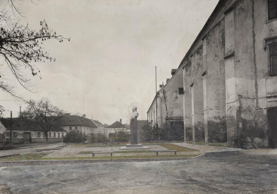 Denkmal für den Landeshauptmannstellvertreter August Kargl in Langenlois, Niederösterreich