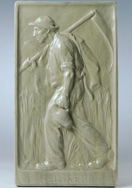 Wiener Kunstkeramische Werkstätte Busch & Ludescher, Heimkehr, 1909, Fayence, 46,5 x 25 cm, Bel…
