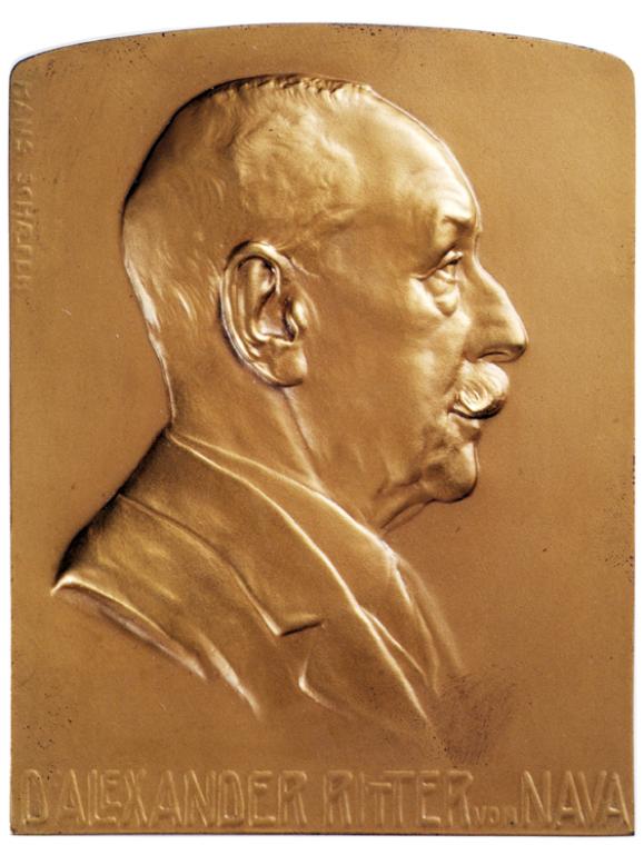 Hans Schaefer, Plakette auf Dr. Alexander Ritter von Nava, 1910, Bronze, 21 x 11,5 x 10 cm, Bel…
