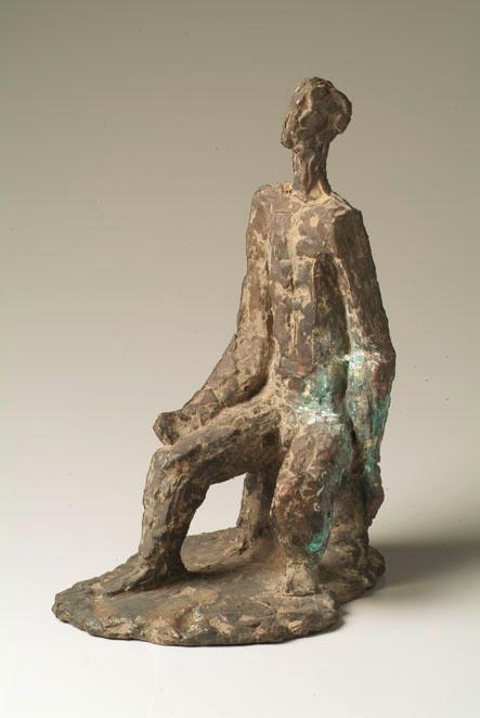 Heinrich A. Deutsch, Sitzender Jüngling, 1957, Bronze, 33,5 cm, Artothek des Bundes, Dauerleihg ...