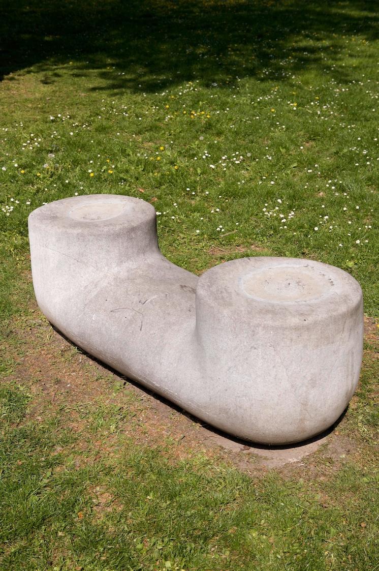 Bruno Gironcoli, Steinplastik – Steinarbeit, 1968, Marmor, 55,5 x 167 x 56 cm, 1900 kg, Artothe…