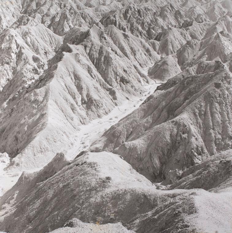 Michael Höpfner, Alternative Trail, 2002, S/W Fotografie auf PE-Folie auf Aluminium, 124,8 x 12…