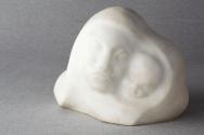 Franz Blum, Mutter und Kind, 1935-1936, weißer Marmor, H: 22,5 cm