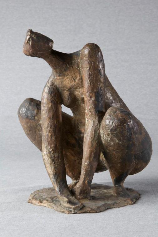 Heinrich A. Deutsch, Sitzende in Hockstellung, 1958, Bronze, Artothek des Bundes, Dauerleihgabe…