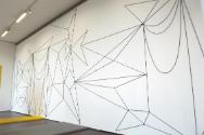 Julian Göthe, Rooms with brittle views, 2009, Seil, Schrauben, Variabel: 600 x 1551 cm, Belvede…