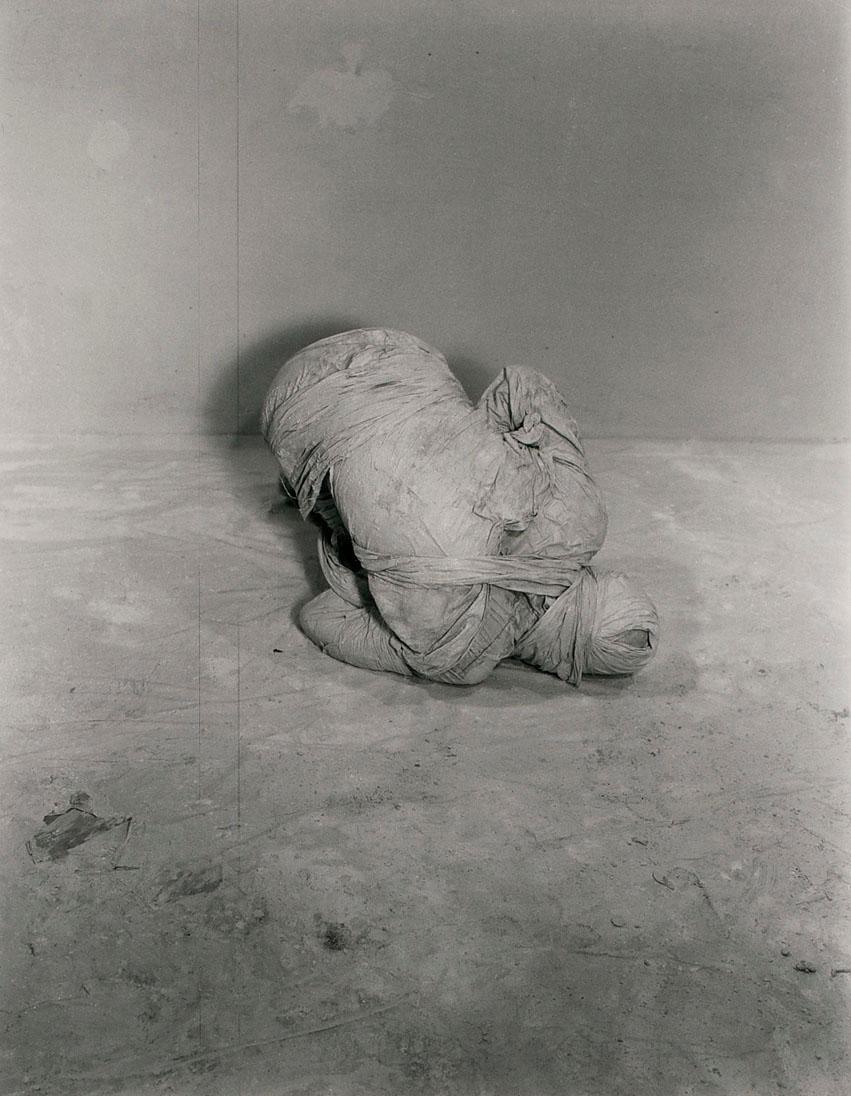 Günter Brus, Portfolio Ana I, 1964/2004, Silbergelatine auf Baryt, 12 Abzüge, Belvedere, Wien, …