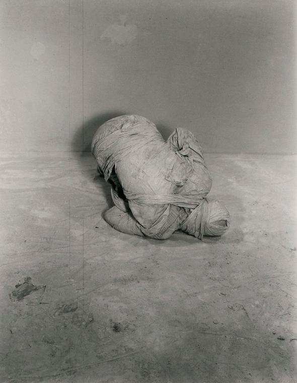 Günter Brus, Portfolio Ana I, 1964/2004, Silbergelatine auf Baryt, 12 Abzüge, Belvedere, Wien, …
