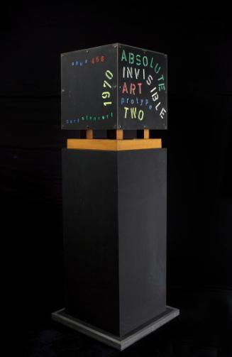 Curt Stenvert, The Top of the Top of Art, 1970, Plastik, Glas, Holz, 144,5 x 50,3 x 50,3 cm, Da…
