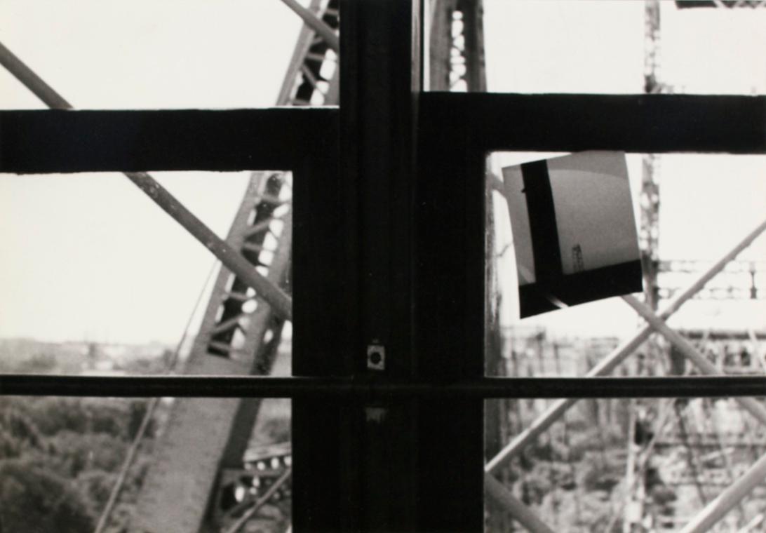 Thomas Reinhold, Transport und Kommunikation, 1977, Fotografie, Abzug auf Barytpapier, 11,6 × 1…