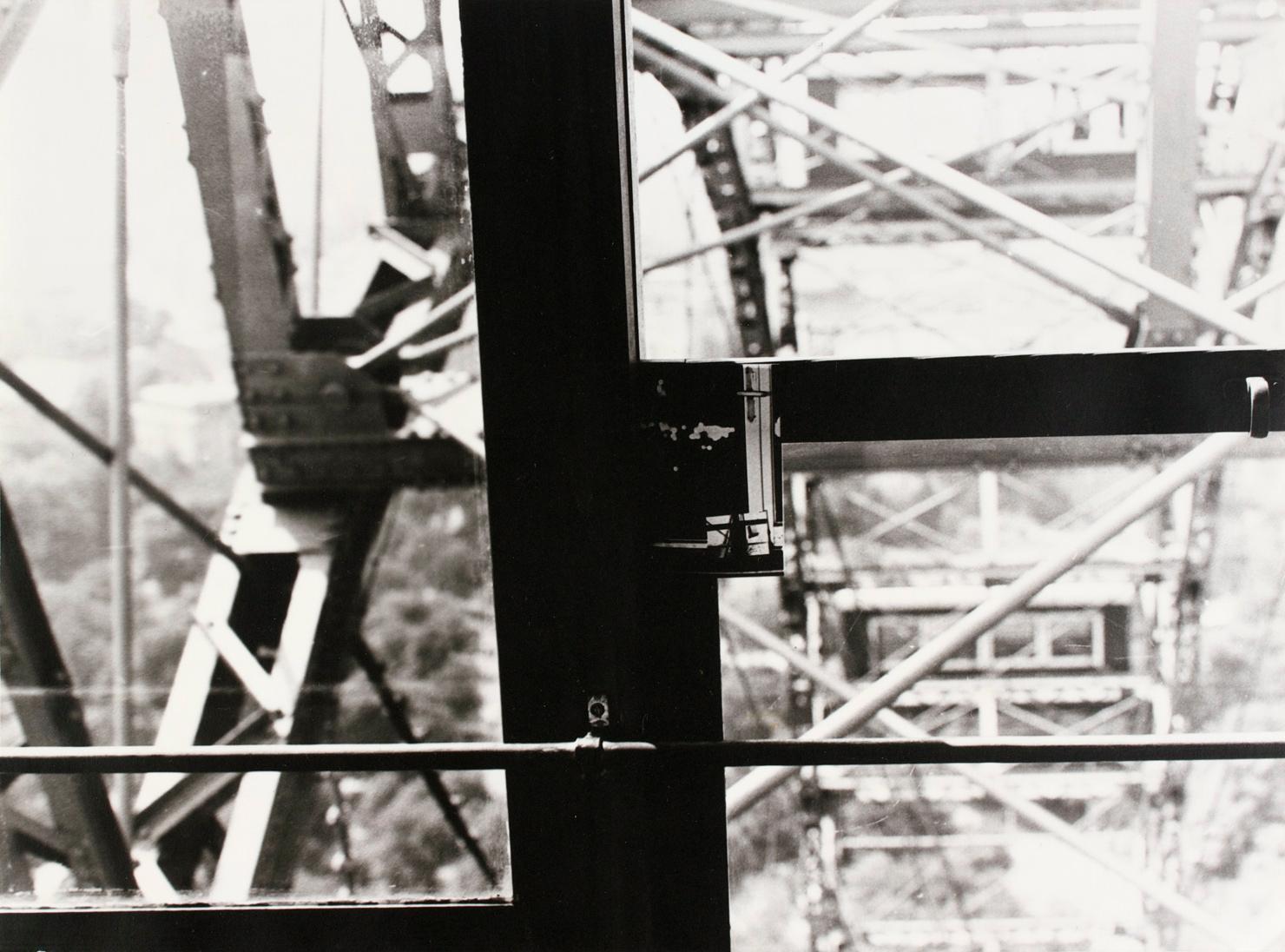Thomas Reinhold, Transport und Kommunikation, 1977, Fotografie, Abzug auf Barytpapier, 16,7 × 2…