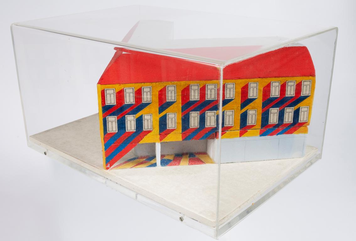 Roland Goeschl, Ohne Titel, undatiert, Schaumstoff, Papier bemalt in Plexibox, 19,5 × 37 × 26 c…