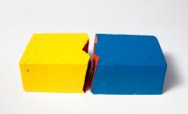 Roland Goeschl, Ziegelstein, undatiert, Ziegelstein farbig gefasst, 2-teilig, 6,5 × 25 × 12 cm,…