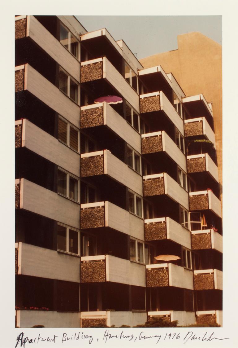 Dan Graham, Apartment Building, Hamburg, Germany, 1976, 35 x 23 cm, Dauerleihgabe Ernst Ploil, …