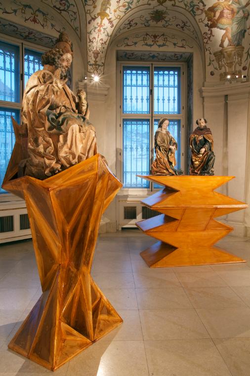 Tillman Kaiser, Petrus' Thron, 2010, Karton, Holz, Schellack, 180 × 80 × 80 cm, Belvedere, Wien…