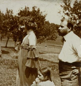 Georg Klimt, Unbekannter Fotograf, Emilie Flöge, Gustav Klimt und Eleonore Zimpel in Litzlberg …