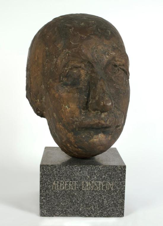 Heinrich A. Deutsch, Albert Einstein, 1959, Bronze, Granitsockel, 42,5 cm, Leihgabe der Artothe ...